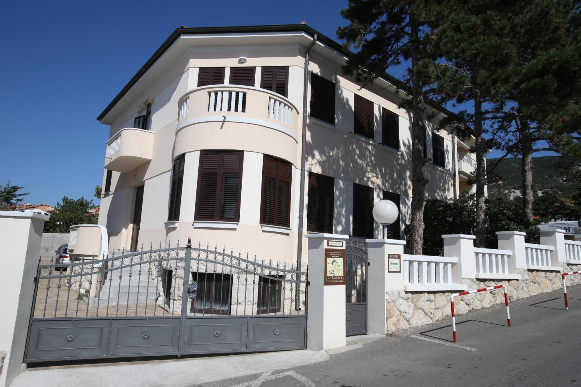Apartment & Rooms Three Angels Baska  Bagian luar foto