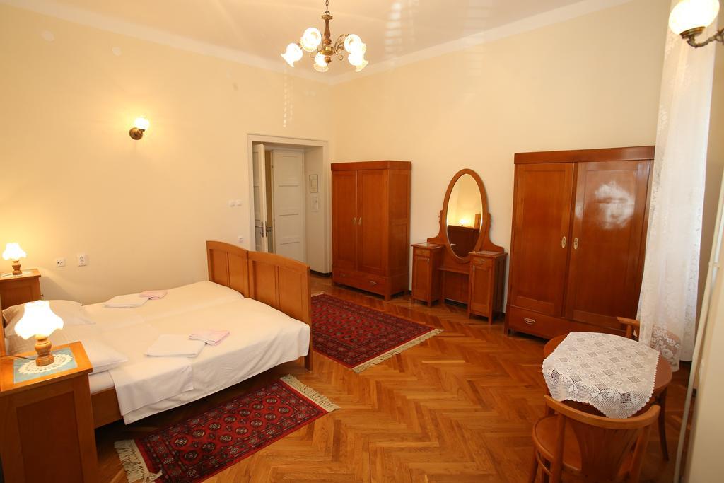 Apartment & Rooms Three Angels Baska  Ruang foto